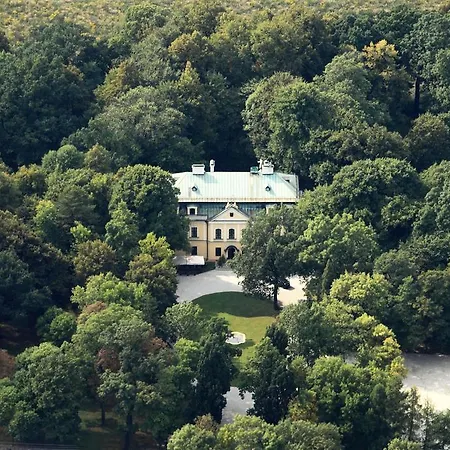 Palac W Rybnej 호텔 *