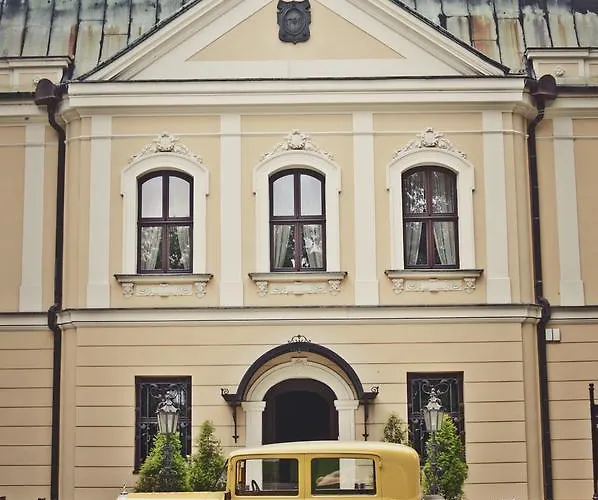 Palac W Rybnej Szálloda *